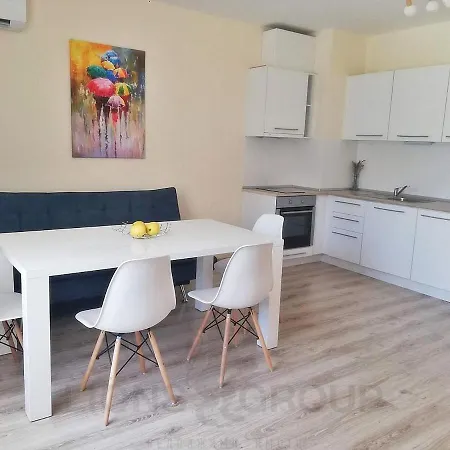 Апартаменты South Bay Beach *